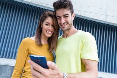 cep telefonu açık, kullanarak çift