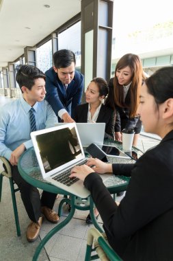 Café'de planlama iş insanlar projesi