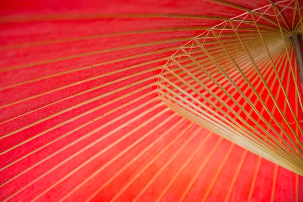 Parapluie rouge japonais traditionnel — Photo