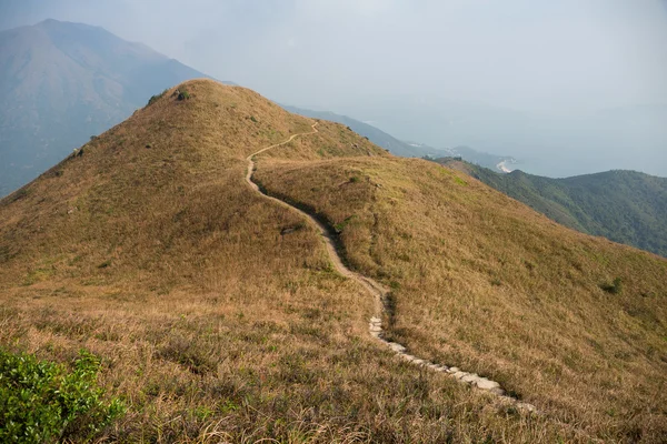 到山的山坡的步骤 — 图库照片