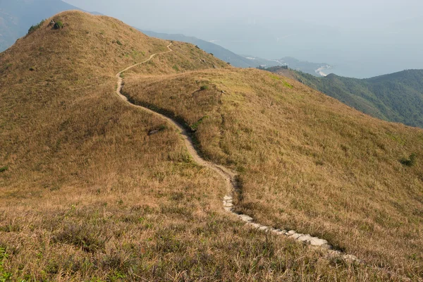 Hiking path on empty mountain — Stock Photo, Image
