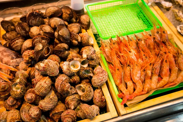 Харчування в японському ринку — стокове фото