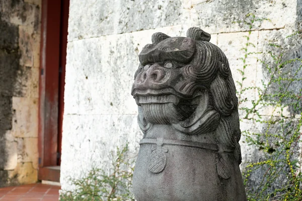 Estátua de leão-cão guardião — Fotografia de Stock