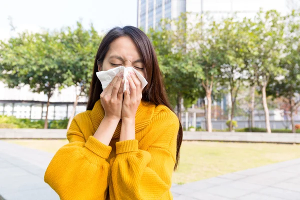 Asian woman feeling unwell — Stock Photo, Image