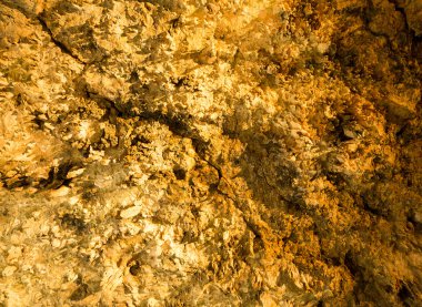 Mağara içinde sarkıt