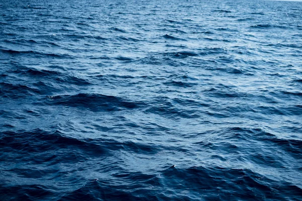 Superfície azul do mar e ondas — Fotografia de Stock