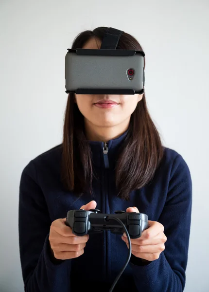 Woman with virtual reality device — Stock Photo, Image