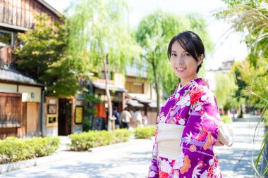 Asyalı kadın giyen Japon kimono