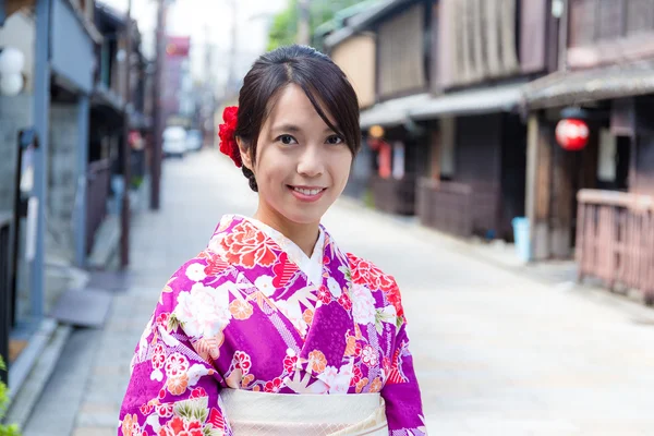 Asiatische junge Frau bei Kyoto — Stockfoto