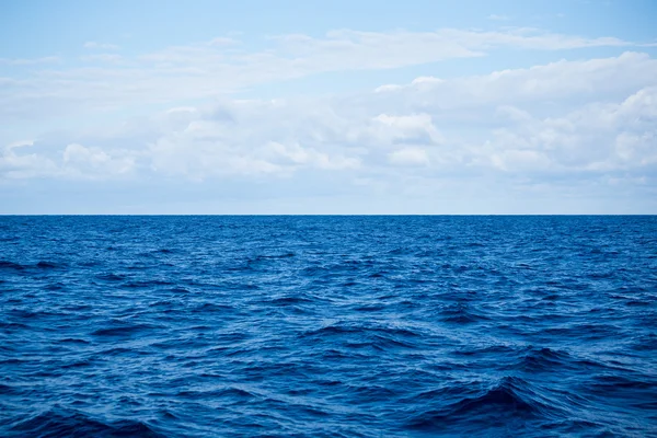 Deniz dalgalı yüzeyi — Stok fotoğraf