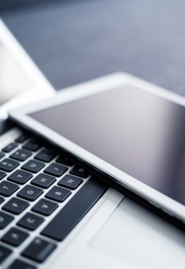 Dizüstü bilgisayar ve dijital tablet