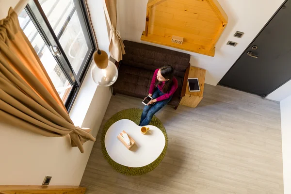 Woman with cellphone look at the window — Stock Photo, Image