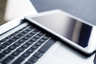 Dizüstü bilgisayar ve dijital tablet