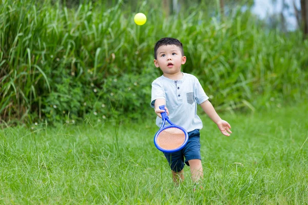 Schattige Aziatische kleine jongen — Stockfoto