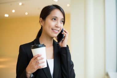 iş takım elbiseli genç Asyalı işkadını