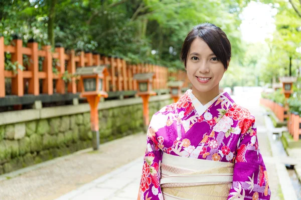 Asian young woman wearing kimono — Stock Photo, Image