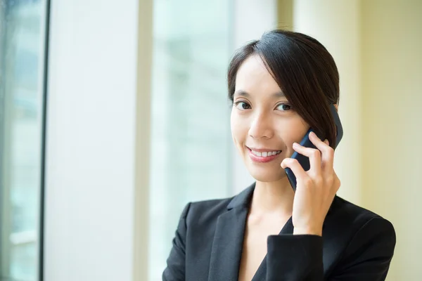 Young asian businesswoman in business suit — Stock Photo, Image