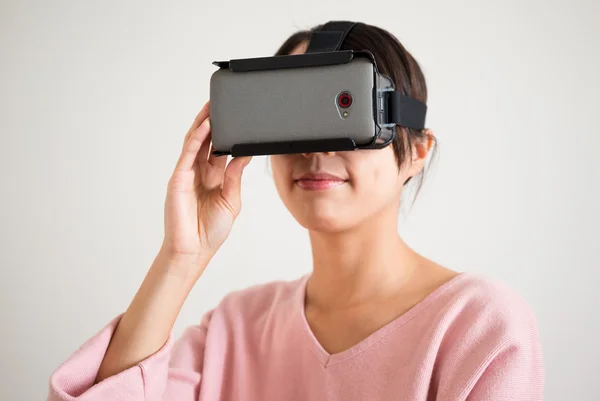 Virtuális valóság eszköz nő — Stock Fotó