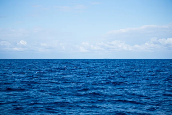 Povrch modré moře a vlny — Stock fotografie