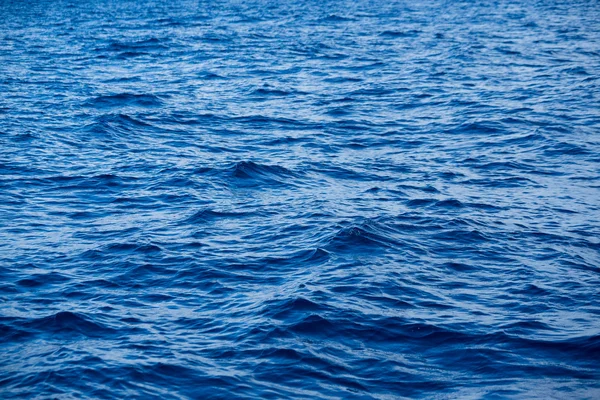 Superfície azul do mar e ondas — Fotografia de Stock