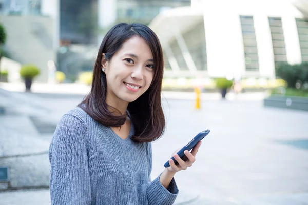 Asian woman using smartphone — Stock Photo, Image