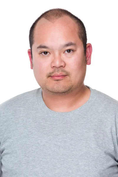 Asiatisk man i grå t-shirt — Stockfoto