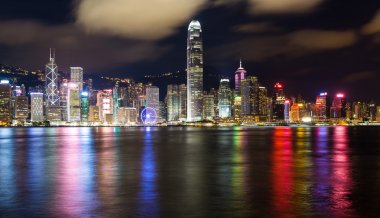 Geceleyin Hong Kong silueti