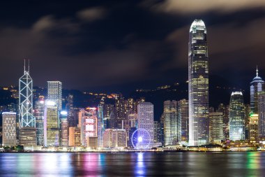 Geceleyin Hong Kong silueti