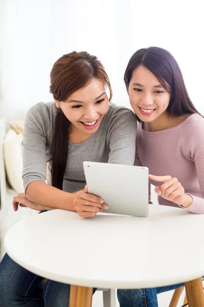 Asian young women using tablet pc — Stock Photo, Image