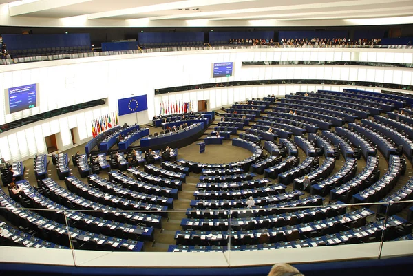 Frankrike, sammanträdes period i en Europarliament-byggnad i Strasbourg — Stockfoto