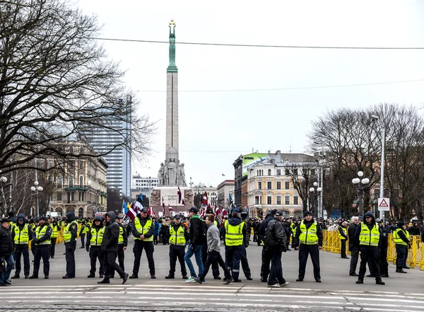 Riga, Łotwa. Procesja na cześć Legion łotewski Cc Vaffe — Zdjęcie stockowe