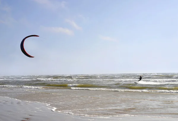 Jurmala (Latvia). Surfing with a parachute — Stock Photo, Image