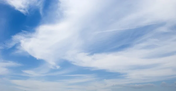 White beautiful clouds in the blue sky — Stock Photo, Image