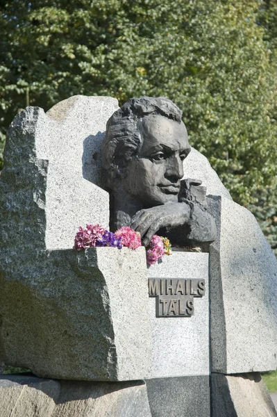 Riga. Un monumento a Mikhail Tal al campione del mondo ed Euro — Foto Stock