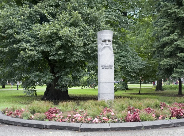 Riga. anıt Ulusal yazar, krishyanis baron. — Stok fotoğraf