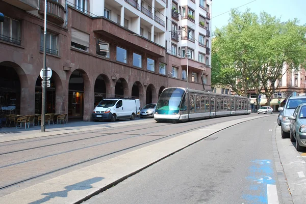 Frankrike, spårvagn i gatan av Strasbourg — Stockfoto