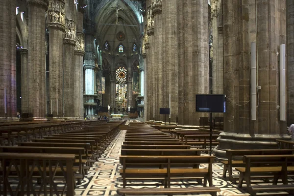 Milan, the cathedral of Santa Maria. Look in a cathedral. — Stock Photo, Image