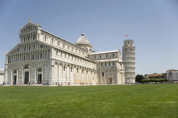 Catedral de Pisa y la Torre Inclinada . — Foto de Stock