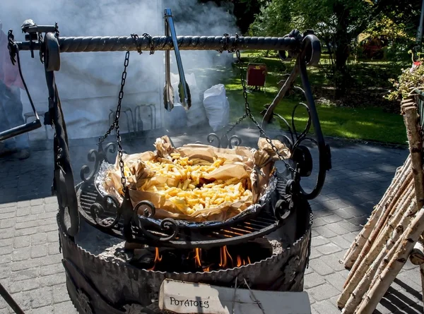 Vendita di patatine fritte . — Foto Stock