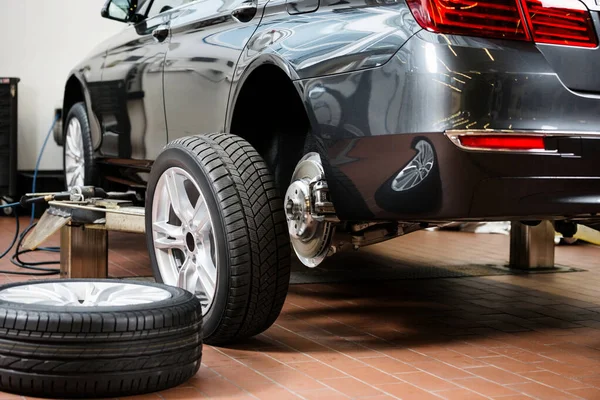 Replacement Tyre Going Car Car Workshop — Stock Photo, Image