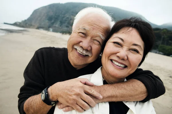 Happy Mature Chinese Couple Hugging Beach — Stock Photo, Image