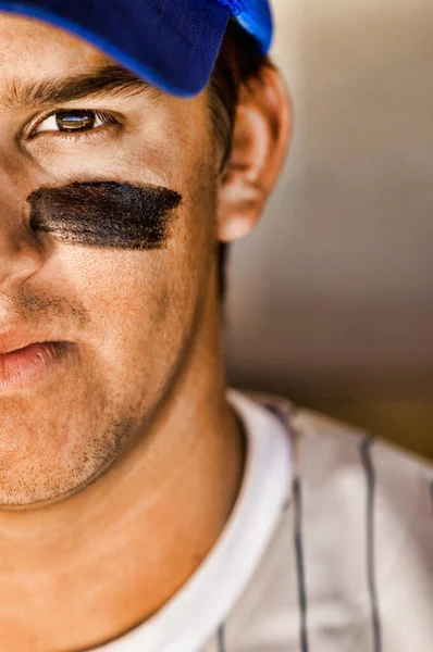 棒球选手戴黑眼圈的照片 — 图库照片