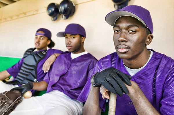 Retrato Jugadores Béisbol Sentados Banquillo —  Fotos de Stock
