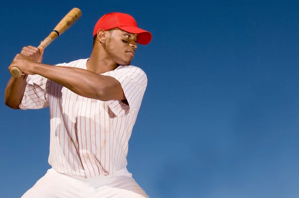 Foto Baseball Batter Batendo Bola — Fotografia de Stock