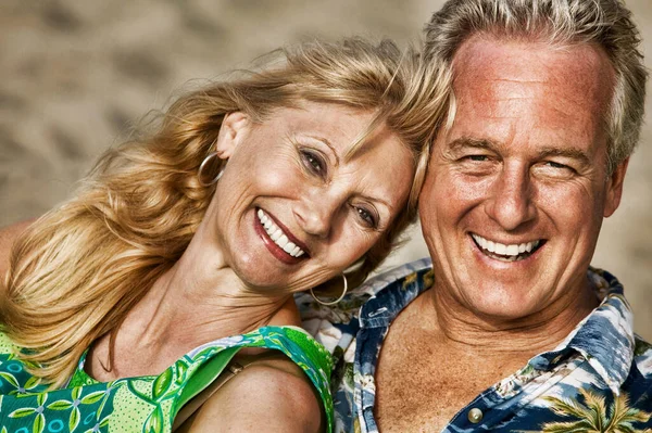Photo Middle Aged Couple Beach — Stock Photo, Image