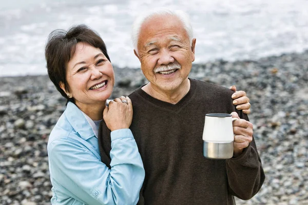 Photo Chinese Senior Couple Beach — Stock Photo, Image