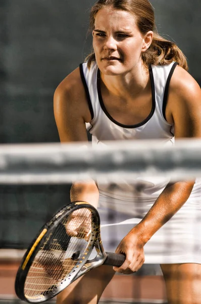 Portret Van Jonge Aantrekkelijke Tennisvrouw Speler Raken Van Bal Rechtenvrije Stockfoto's