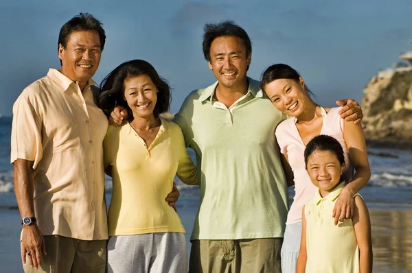 Portraitaufnahme Einer Chinesischen Familie Urlaub Stockbild