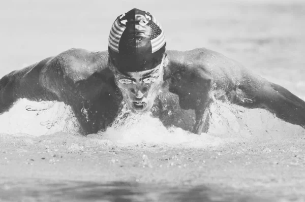 Černá Bílá Fotografie Competitive Swimmer — Stock fotografie