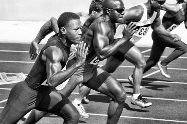 Foto Preto Branco Atletas Corredores Correndo Campo Rastreamento — Fotografia de Stock